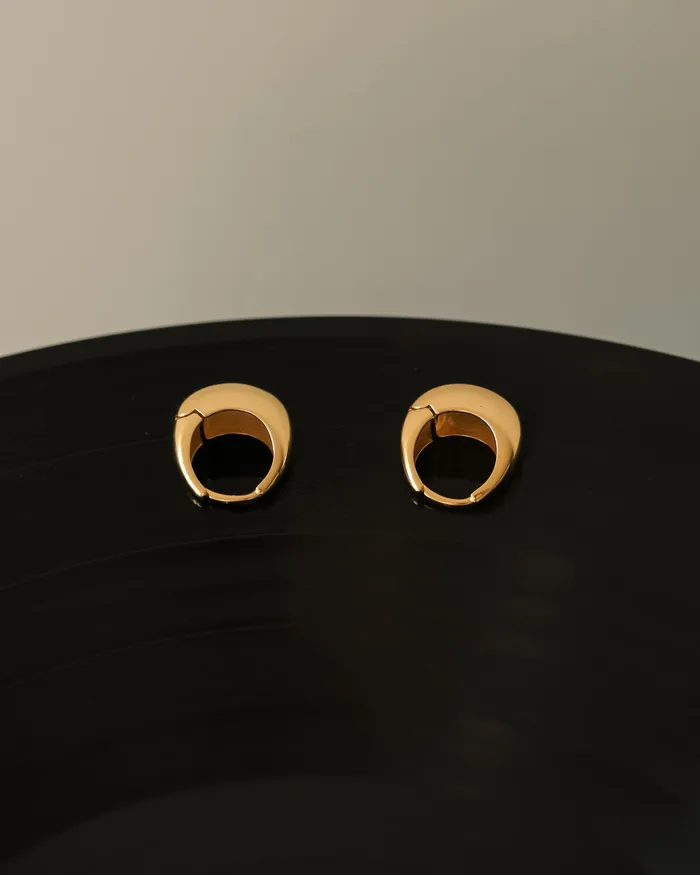 Earrings MYJN Hansa Oval Dome Hoop Earrings