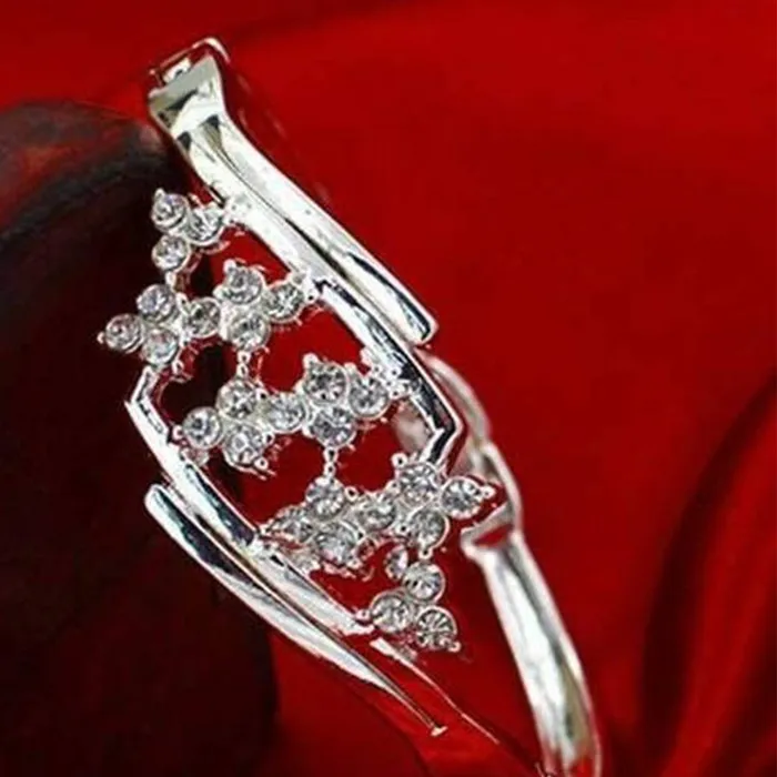 Earrings Yellow Chimes Yellow Chimes A5 Grade Flower Crystal Studded Silver Plated Cuff Btacelet for Wome and Girls