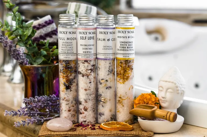 holysoak Earrings Botanical Bath Salts 