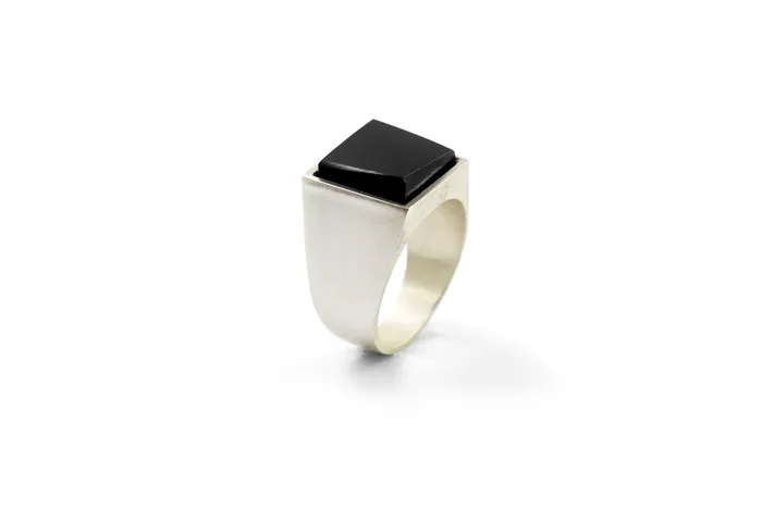 MARIA MARISCAL Rings Kathia Anillo Black Solid colaboracin con Taller de Obsidiana