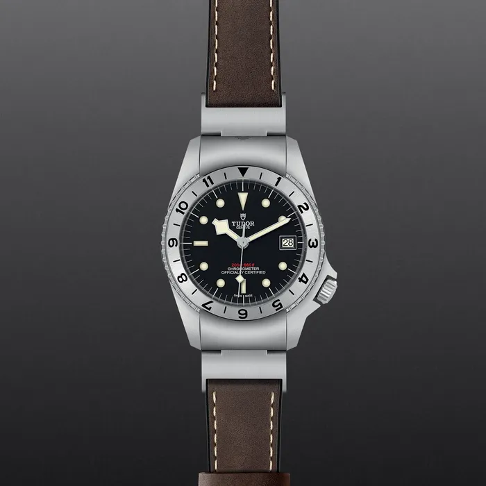 TUDOR Rings Black Bay P01